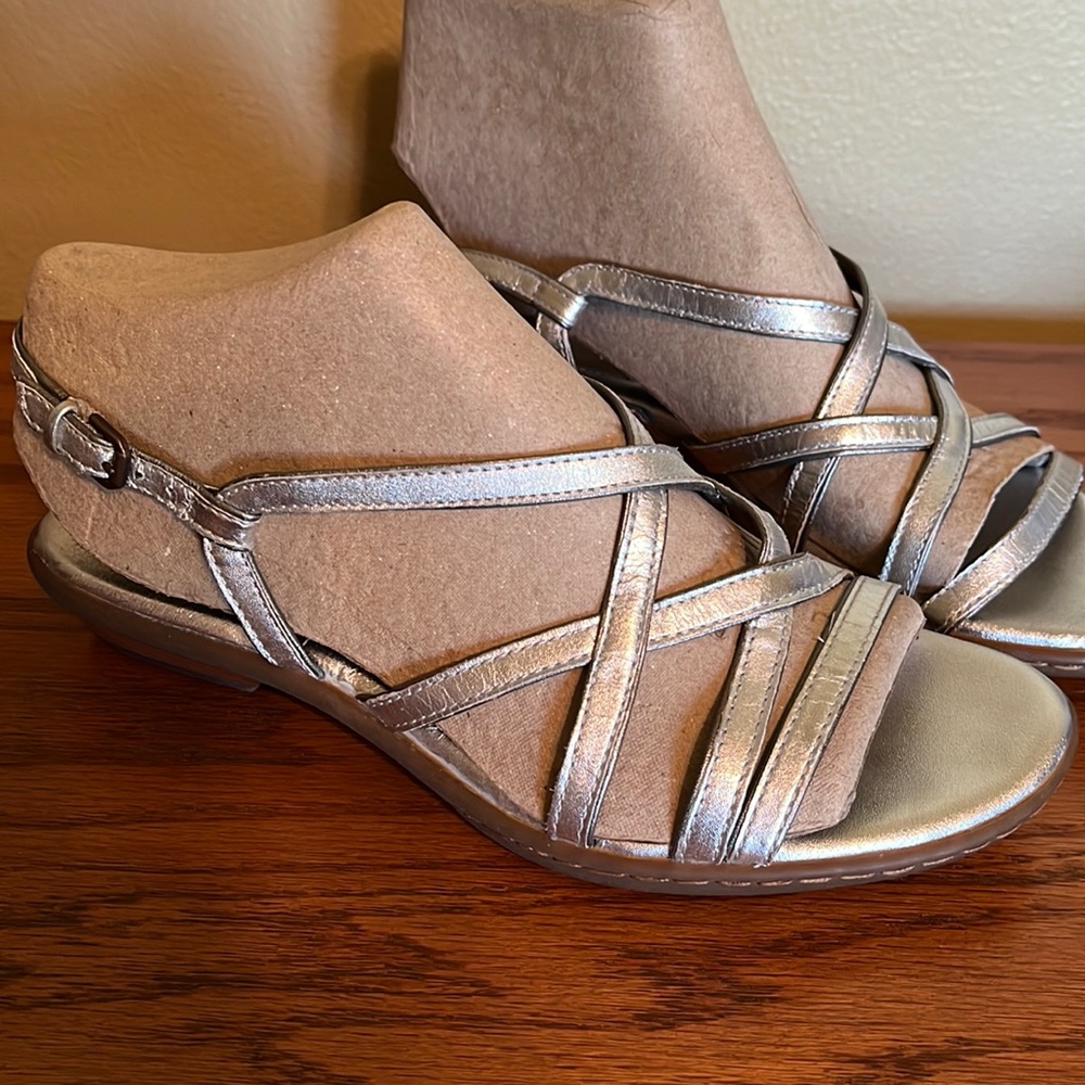 Sofft Sandals Size 8 / Leather Upper / Silver.